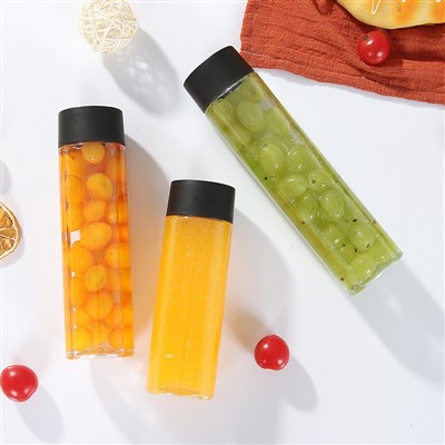 زجاجات مستديرة الشكل لعصير الفاكهة بغطاء أبيض أسود