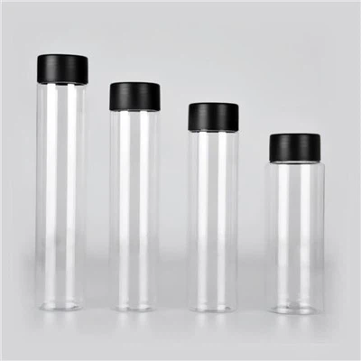 زجاجة عصير فارغة مستديرة طازجة وباردة